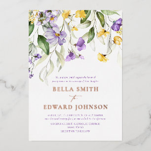 Invitación Con Relieve Metalizado Boda con Monograma Floral de Oro Real y Púrpura