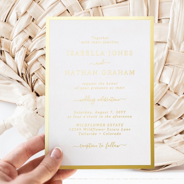Invitación Con Relieve Metalizado Boda de borde dorado (Gold Border Simple Modern Wedding Foil Invitation by Painted Paperie
)