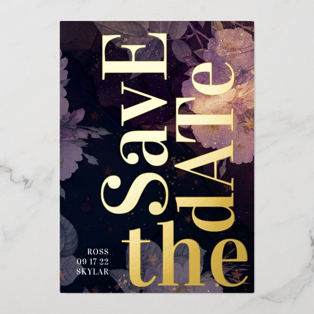 Invitación Con Relieve Metalizado Boda de caída morada monograma moderno (Anverso)