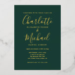 Invitación Con Relieve Metalizado Boda de caligrafía de guión de firma esmeralda<br><div class="desc">Con nombres de estilo característico,  esta elegante invitación a una boda verde esmeralda de Relieve metalizado dorado se puede personalizar con su información en letras de moda. Diseñado por Thisisnotme©</div>