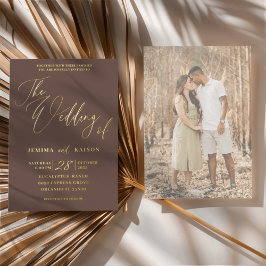 Invitación Con Relieve Metalizado Boda de Caligrafía Mínima Marrón y Dorado