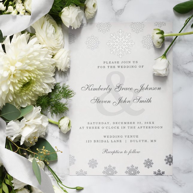 Invitación Con Relieve Metalizado Boda de copos de nieve plateados en invierno moder (Modern Winter Silver Snowflakes Wedding Foil Invitation #winterwedding #winterweddinginvitation
)