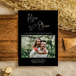 Invitación Con Relieve Metalizado Boda de fotografía de corazón con escritura mínima<br><div class="desc">La invitación a la boda minimalista incluye un guión estilo firma con corazón. Añade tu foto personalizada en la parte delantera y trasera de la tarjeta.</div>