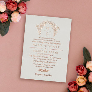 Invitación Con Relieve Metalizado Boda de Monograma de Corona de Laurel en Rosa de O