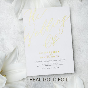 Invitación Con Relieve Metalizado Boda de tipografía elegante en blanco y dorado