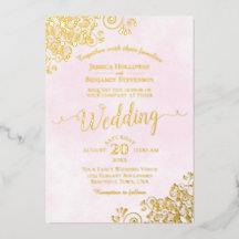 Boda elegante con encaje dorado sobre rosa pálido