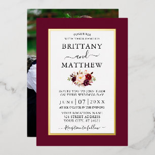 Invitación Con Relieve Metalizado Boda elegante moderna burgundy floral foto dorada