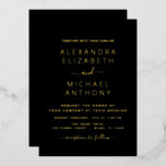 Invitación Con Relieve Metalizado Boda Elegante Romántico Oro Negro<br><div class="desc">Invitaciones a la boda modernas y elegantes para negros y Relieves metalizados dorados - incluye tipografía de escritura hermosa y elegante para la celebración especial del Día de la Boda.</div>