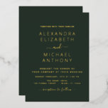 Invitación Con Relieve Metalizado Boda Elegante Romántico Oro Verde Esmeralda<br><div class="desc">Invitaciones a la Boda,  elegantes y modernas,  de Relieve metalizado dorado y verde esmeralda - incluye una tipografía de escritura hermosa y elegante para la celebración especial del Día de la Boda.</div>