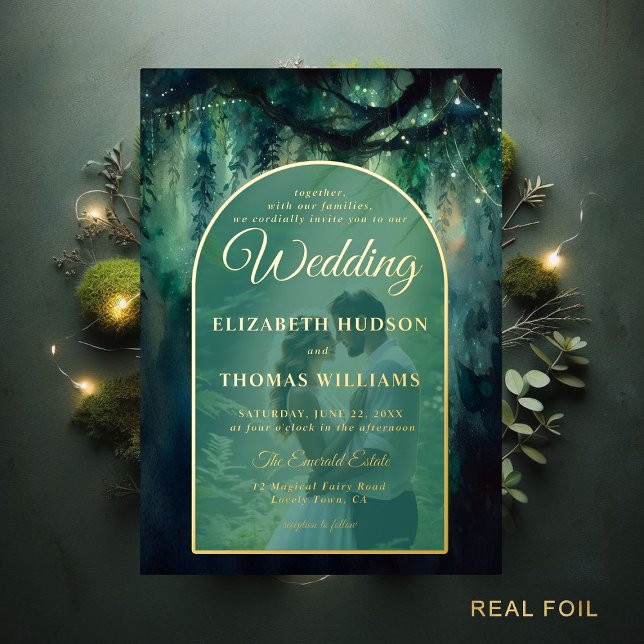 Invitación Con Relieve Metalizado Boda fotográfico de Boho Arch sobre la vegetación  (enchanted forest wedding theme invitation magical fairy garden boho arch photo emerald gold elegant )