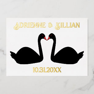 Invitación Con Relieve Metalizado Boda Gótica Besando Cisnes Negros Personalizada