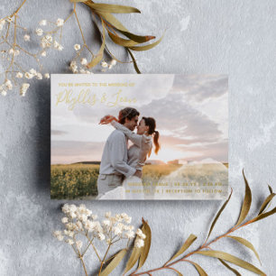 Invitación Con Relieve Metalizado Boda informal con foto en acuarela blanca y dorada