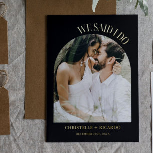 Invitación Con Relieve Metalizado Boda íntima y elegante de arco negro y dorado