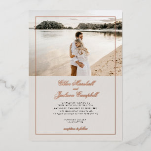 Invitación Con Relieve Metalizado Boda minimalista elegante con papel de oro y beige