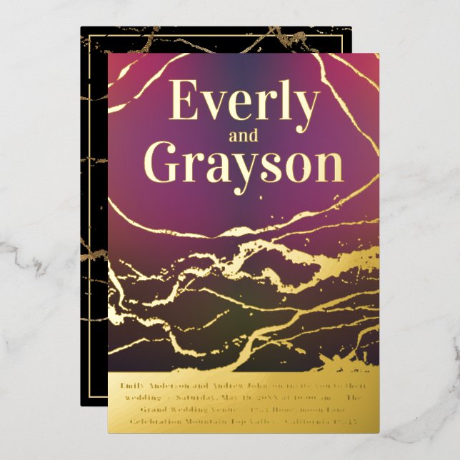 Invitación Con Relieve Metalizado Boda Oro de Vena de Mármol Rojo Púrpura Ombre (Anverso/Reverso)