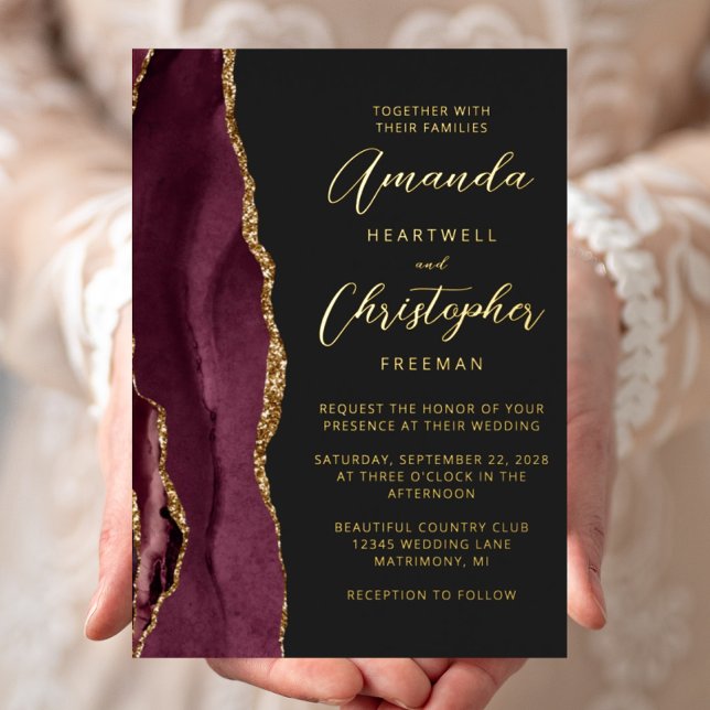 Invitación Con Relieve Metalizado Boda Oscura Agate Borgoña Oro Script (Subido por el creador)
