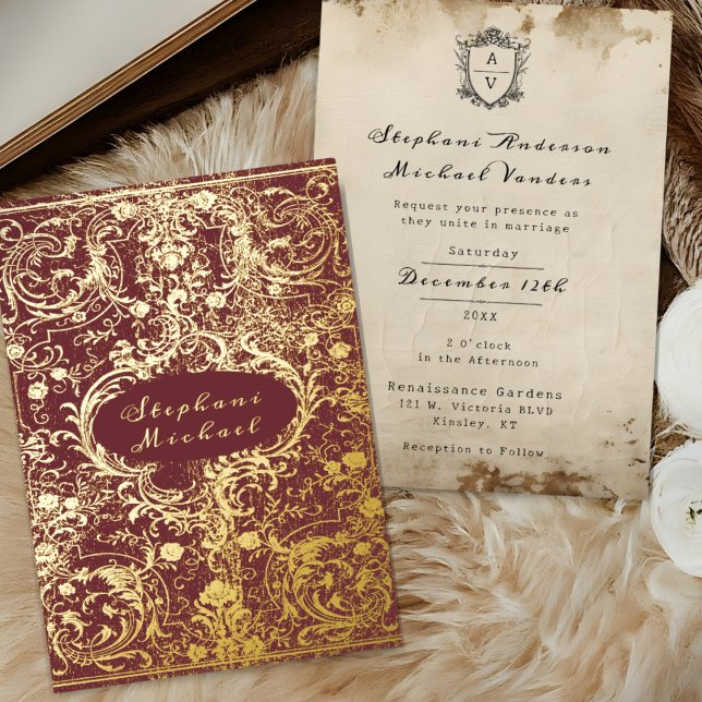 Invitación Con Relieve Metalizado Boda victoriana de vino y oro (Wedding Invitation With Gold Foil Scrolled Victorian Design.  Back has a Vintage Antique Paper Look)