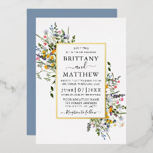 Invitación Con Relieve Metalizado Bodas de acuarela con flores silvestres azul polvo