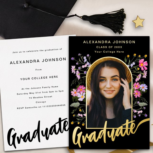 Invitación Con Relieve Metalizado Boho Floral Arch Photo Script Grad Fiesta Gold (Boho floral graduate photo arch pink black and gold foil script Graduation party invitation)