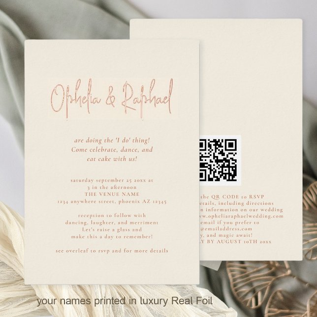 Invitación Con Relieve Metalizado Boho Script QR Código Cream Boda Lujo Real (Front and Back View. Luxury real foil for names in rose gold, gold or silver)