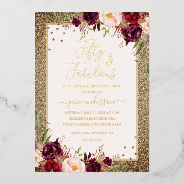 Invitación Con Relieve Metalizado Burgundy Gold Floral 50 y fabuloso cumpleaños (Anverso)