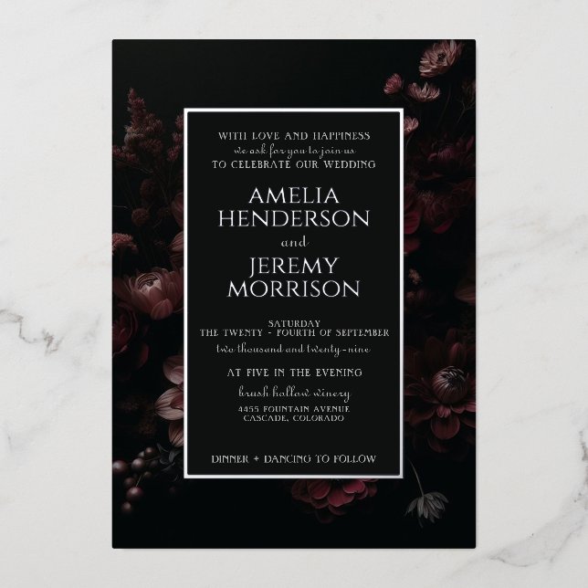 Invitación Con Relieve Metalizado Burgundy Moody Floral con detalles (Anverso)