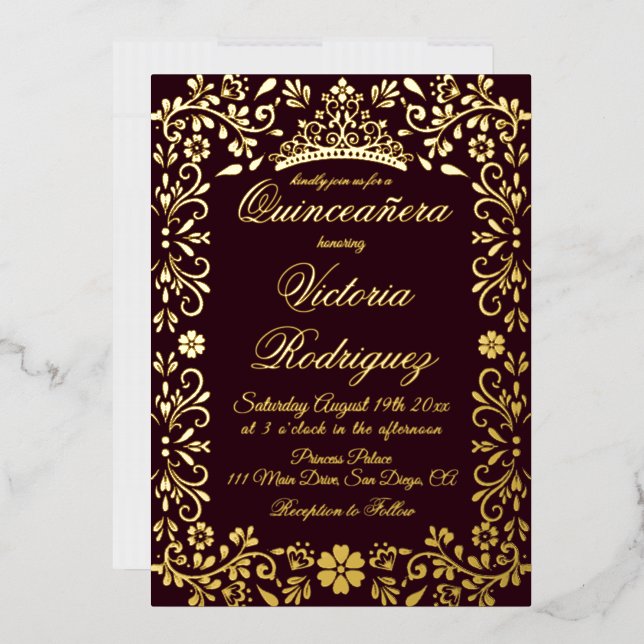 Invitación Con Relieve Metalizado Burgundy Red and Gold Quinceañera Elegant  (Sobre)