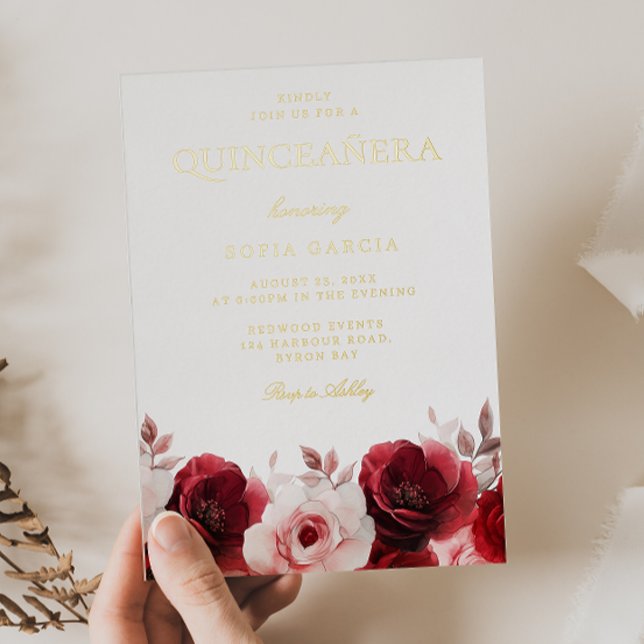 Invitación Con Relieve Metalizado Burgundy Red Elegance Red Rose Quinceanera Gold (Subido por el creador)
