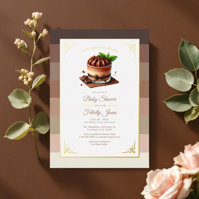 Invitación Con Relieve Metalizado Cálido Mocha Mousse Baby Shower (Warm Mocha Mousse Baby Shower Foil Invitation)