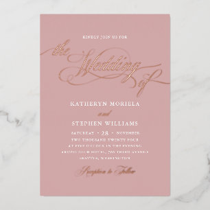 Invitación Con Relieve Metalizado Caligrafía clásica romana en rosa de oro para boda