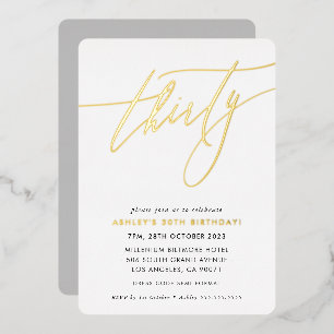 Invitación Con Relieve Metalizado Caligrafía minimalista chic cumpleaños 30 dorado