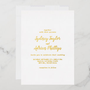 Invitación Con Relieve Metalizado Caligrafía Simple Dorada Parte Trasera Casual Boda