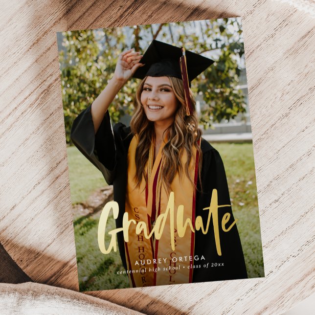 Invitación Con Relieve Metalizado Caligrafía simple moderna Dos Graduación fotográfi (Subido por el creador)