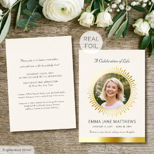 Invitación Con Relieve Metalizado Celebración de la Vida con Hojas de Oro Cremoso Fu