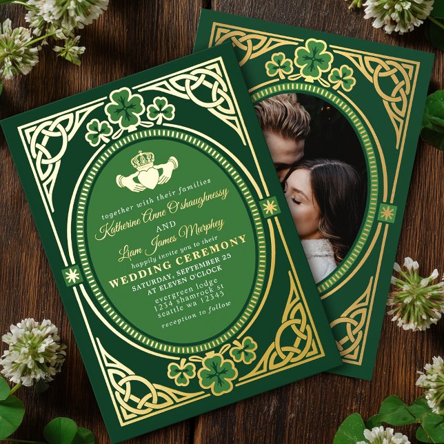 Invitación Con Relieve Metalizado Celtic Knot Claddagh Shamrock Wedding Green Photo (Subido por el creador)