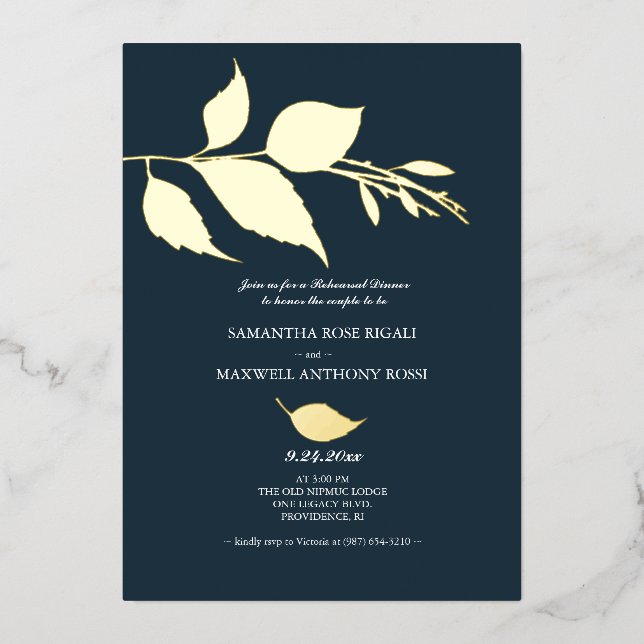Invitación Con Relieve Metalizado Cena de ensayo de Boda azul de medianoche (Anverso)