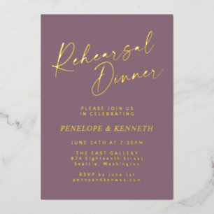 Invitación Con Relieve Metalizado Cena de ensayo de oro púrpura con guión minimalist