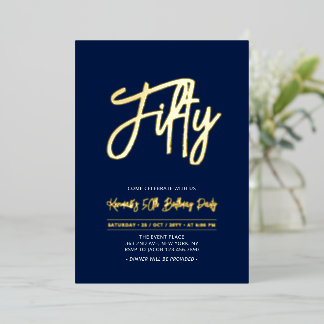 Invitación Con Relieve Metalizado Cincuenta | Navy Chic Script Cumpleaños número 50 