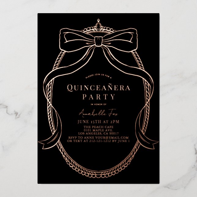 Invitación Con Relieve Metalizado Cinta de vaca dorada tiara marco negro quinceañera (Anverso)