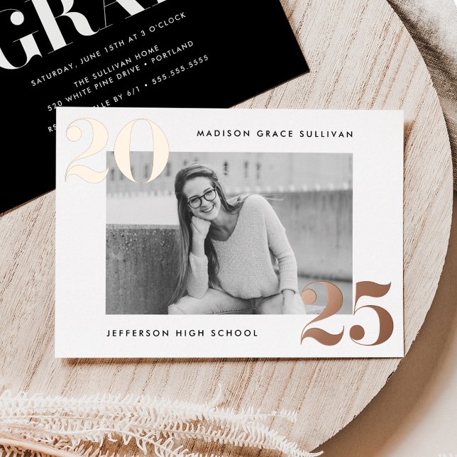 Invitación Con Relieve Metalizado Clase audaz de la Graduación de Oro Rosa 2025 (Subido por el creador)