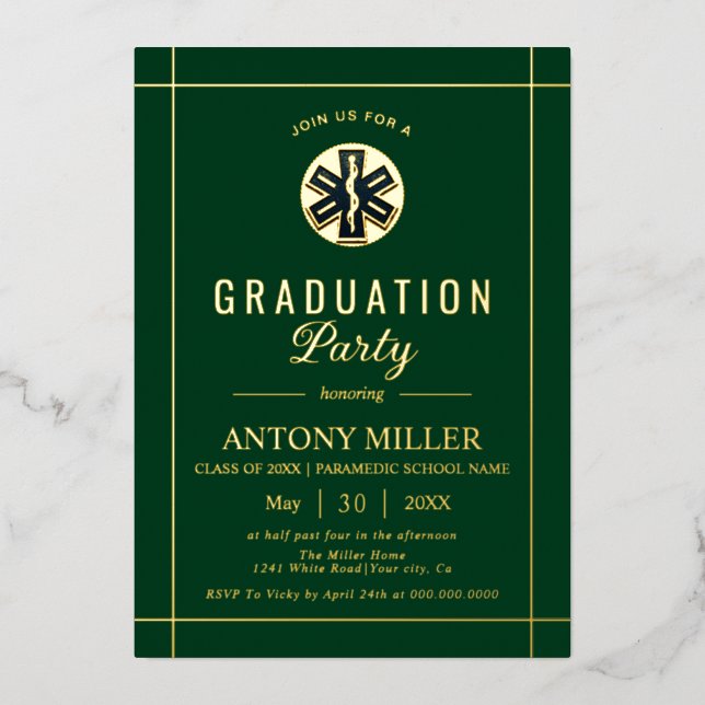 Invitación Con Relieve Metalizado Clase EMT paramédica de oro de la graduación verde (Anverso)