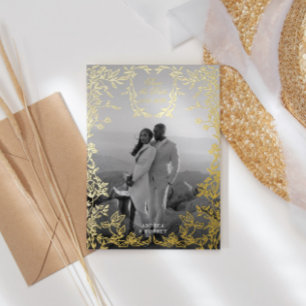 Invitación Con Relieve Metalizado Clásico Elegante Crest Save the Date Gold