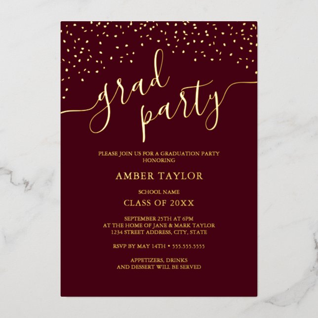 Invitación Con Relieve Metalizado Confetti Burgundy Gold Photo Graduation Party (Anverso)
