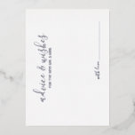 Invitación Con Relieve Metalizado Consejos y deseos plateados del Boda de guiones mo<br><div class="desc">Añada un toque personal a su boda con un moderno consejo boda y una tarjeta de deseos. Esta tarjeta de consejo presenta el título en Relieve metalizado plateado moderno caligrafía estilo tipo de letra y detalles en Relieve metalizado plateado moderno sans serif estilo tipo de letra sobre fondo blanco. Perfecto...</div>