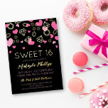Invitación Con Relieve Metalizado Corazones rosados y gemas dorados dulces 16<br><div class="desc">Invitación a la celebración del Dulce Rosa y Oro 16 en negro con corazones rosados y contornos de Relieve metalizado dorado de piedras preciosas. Glam dulce 16 invitaciones de fiesta en rosa, negro y oro. Girly dulce dieciséis invitaciones con Relieve metalizado dorado y texto rosado, corazones rosados y gemas doradas....</div>