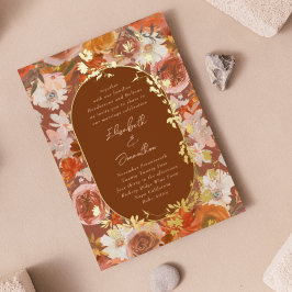 Invitación Con Relieve Metalizado Corona de Abundancia Floral con Marco de Terracota