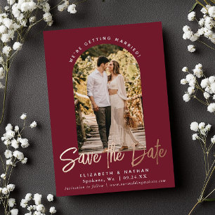 Invitación Con Relieve Metalizado Cranberry Save the Date Stylish Script Photo