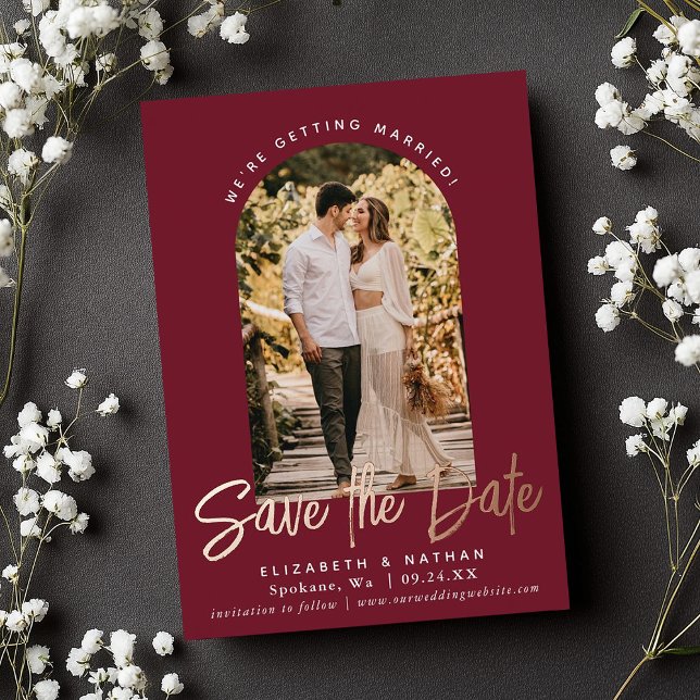 Invitación Con Relieve Metalizado Cranberry Save the Date Stylish Script Photo (Subido por el creador)