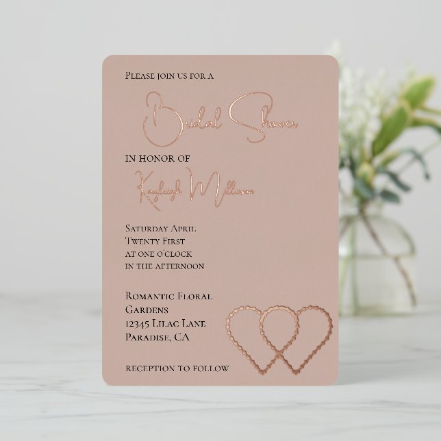 Invitación Con Relieve Metalizado Cream Rubor Glam Pearl Two Heart Bridal Shower (Anverso de pie)