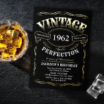 Invitación Con Relieve Metalizado Cualquier Antiguo Día de Cumpleaños Temático Whisk<br><div class="desc">Inspirada en la clásica etiqueta de whisky, esta divertida vendimia negra y dorada, de edad muy avanzada, para el cumpleaños de adultos, es ideal para los días 30, 40, 50, 60, 70, 80, 90 o cualquier otra fiesta de cumpleaños, fiesta sorpresa o cualquier otra ocasión. Personalizado con su propio texto...</div>